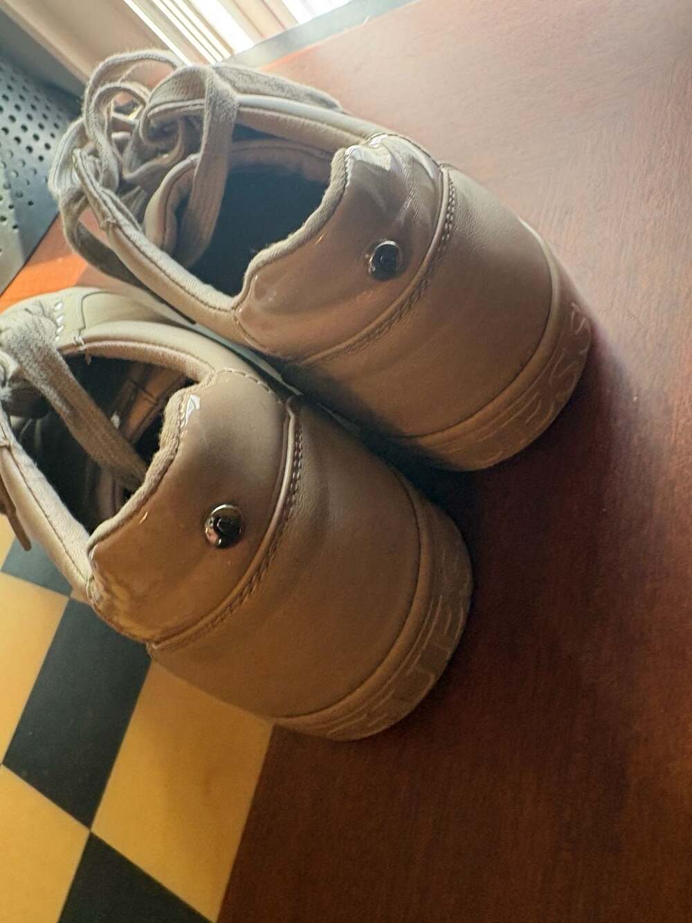 Guess mens Hourly Lace-Up Faux Leather Sneakers, Light Beige - Picture 5 of 6